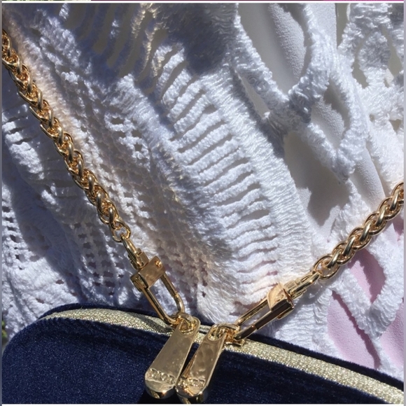 NIB DIOR CROSSBODY BEAUTY BAG - Picture 3 of 8